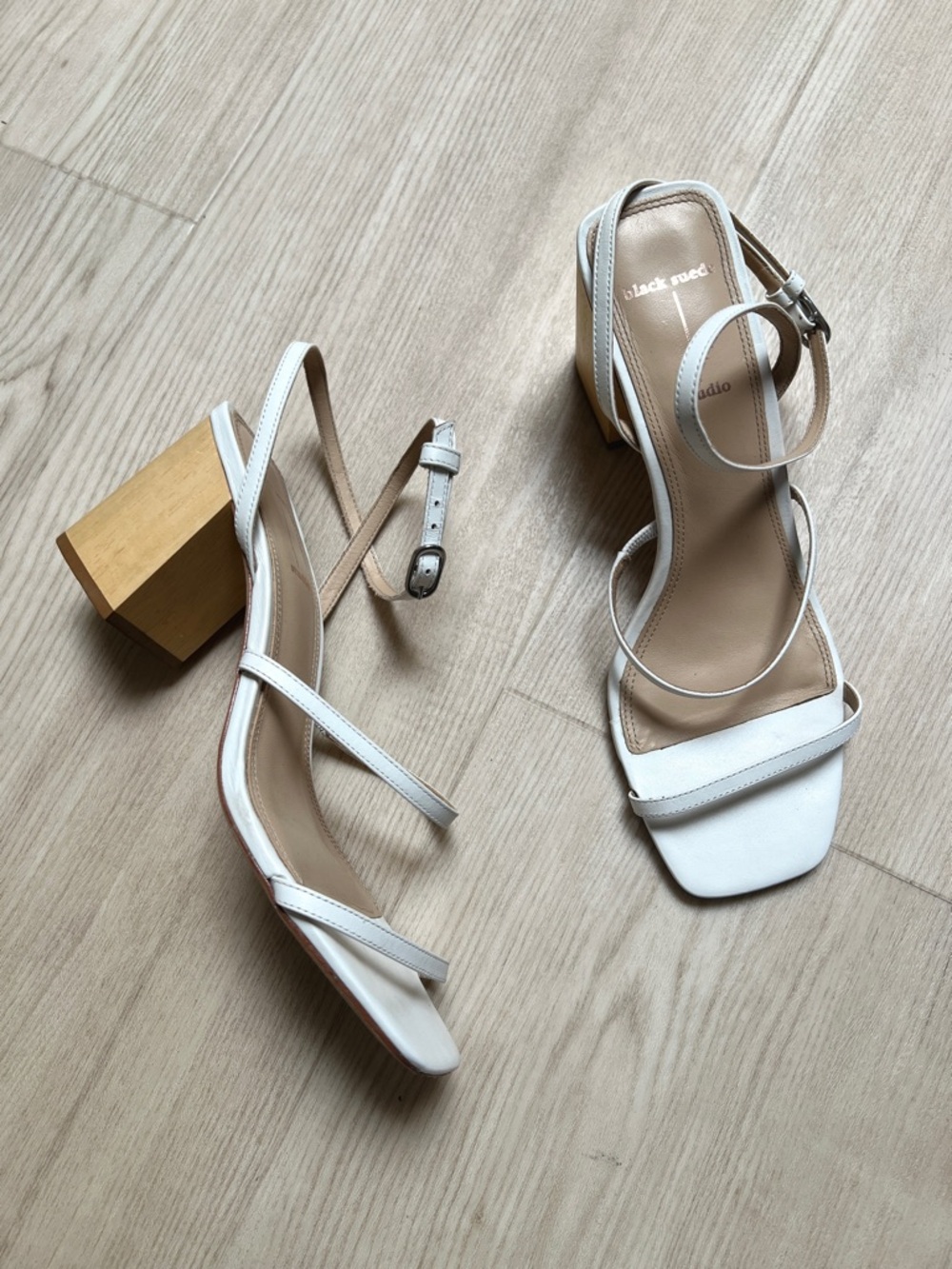 BLACK SUEDE STUDIO white strappy block heel sandals summer wedding / size 9